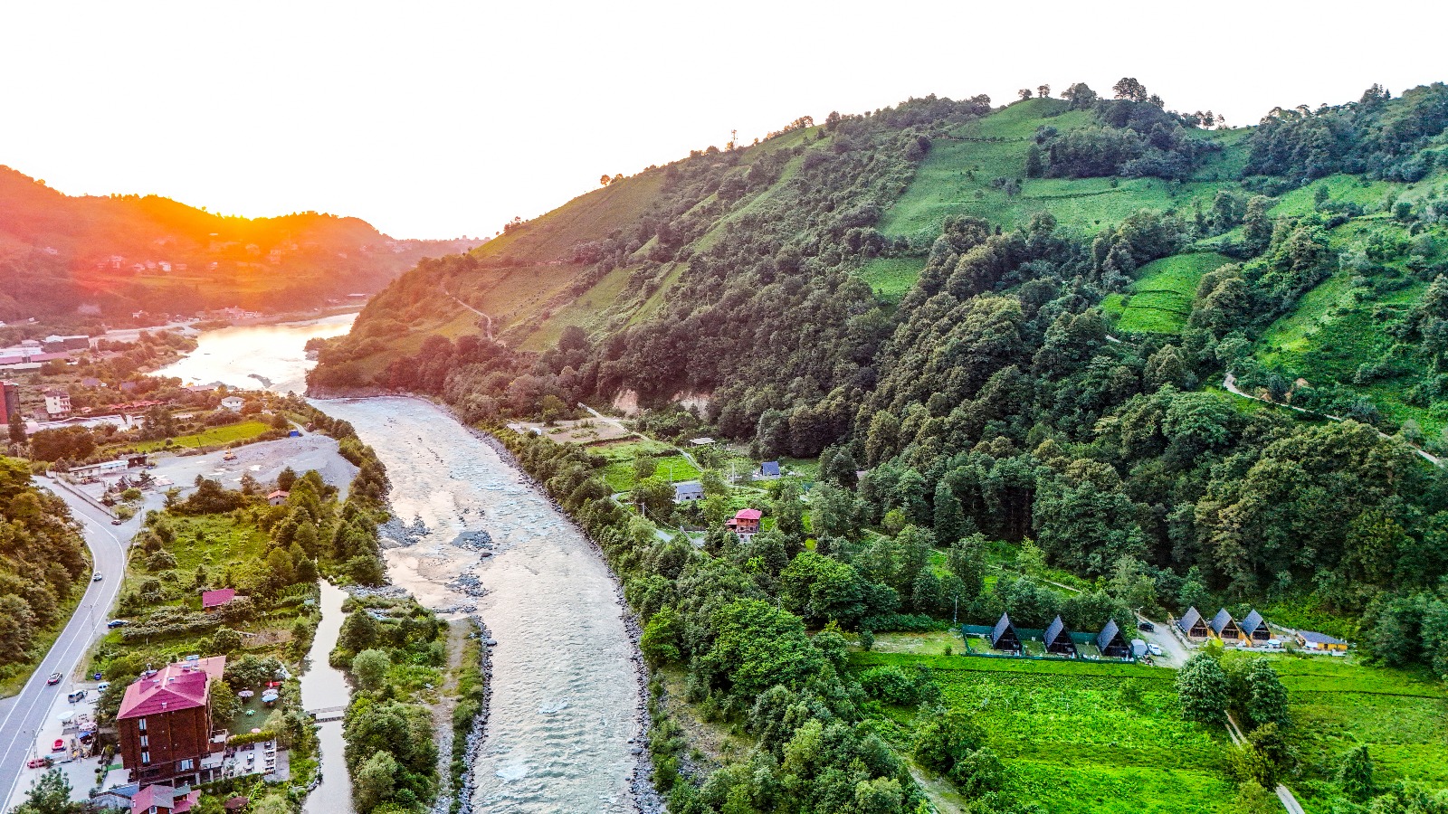 Derede Vore Bungalov şömineli iç mekan