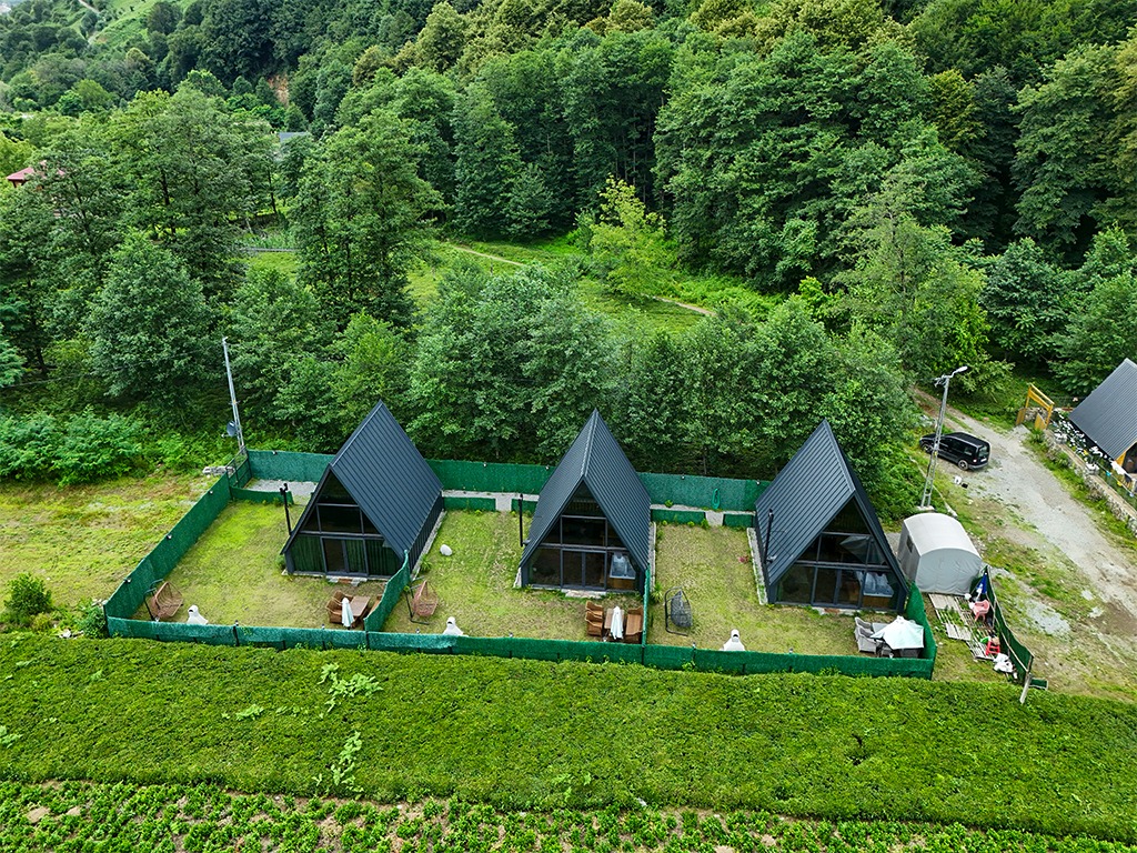 Derede Vore Bungalov Rize Ardeşen Fırtına Deresi yanında bungalov